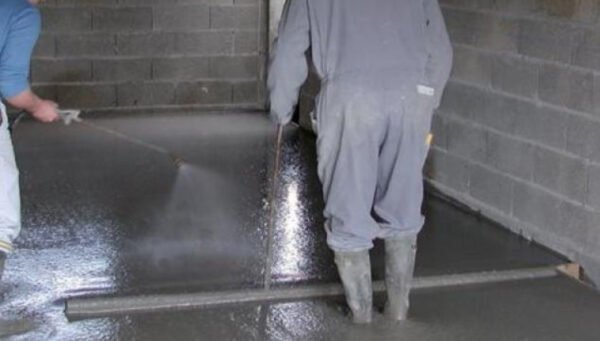 AUTO NIV' BETON - Superplastifiant, haut réducteur d'eau, auto-nivelant monocomposant – Image 2