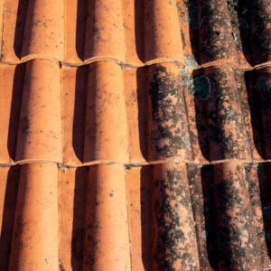 PACK 2000m² - TRAITEMENT COMPLET TOITURE & FAÇADE - Nettoyage à action lente et protection hydrofuge incolore