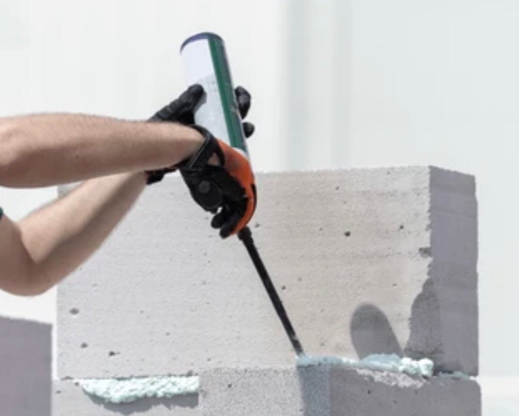 COLLE MOUSSE - Mousse ply-urethane collante pistolable - 12x750mL – Image 2