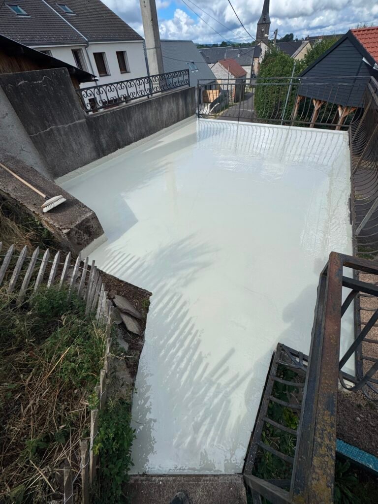 POLY'SOL PU 2K - Peinture Polyuréthane bi-composant Haute Résistance - Pour sols béton intérieurs & extérieurs - 5 Kg